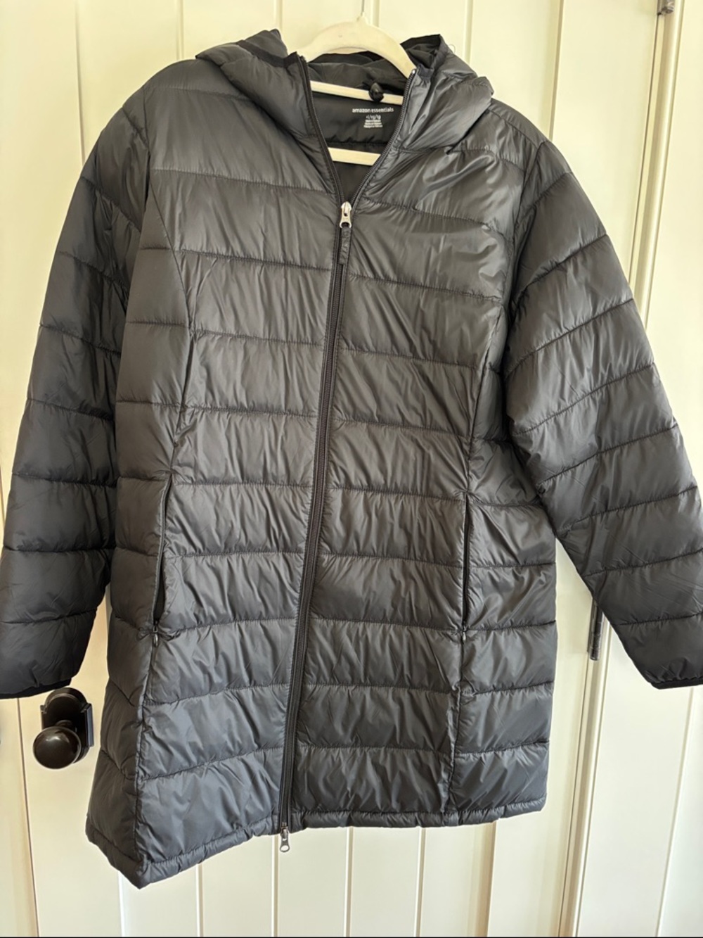 Amazon Essentials Quilted Hooded Puffer Jacket in Black Women’s Size Large